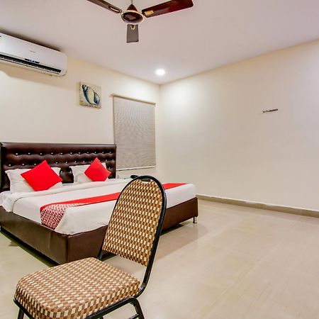 Oyo Akshaya Inn Vijayawāda Buitenkant foto