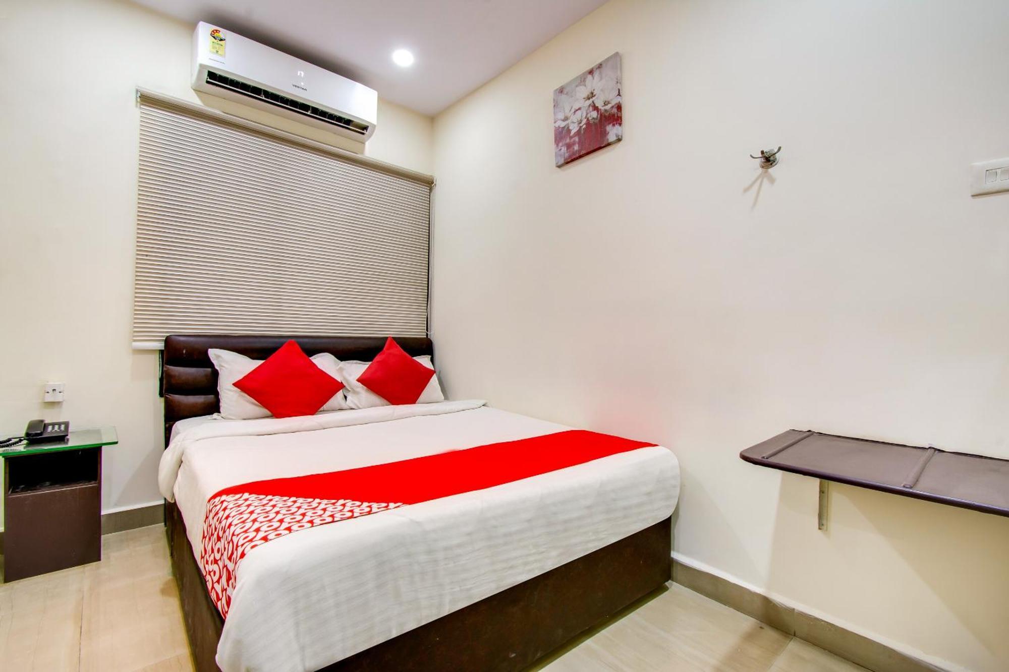 Oyo Akshaya Inn Vijayawāda Buitenkant foto