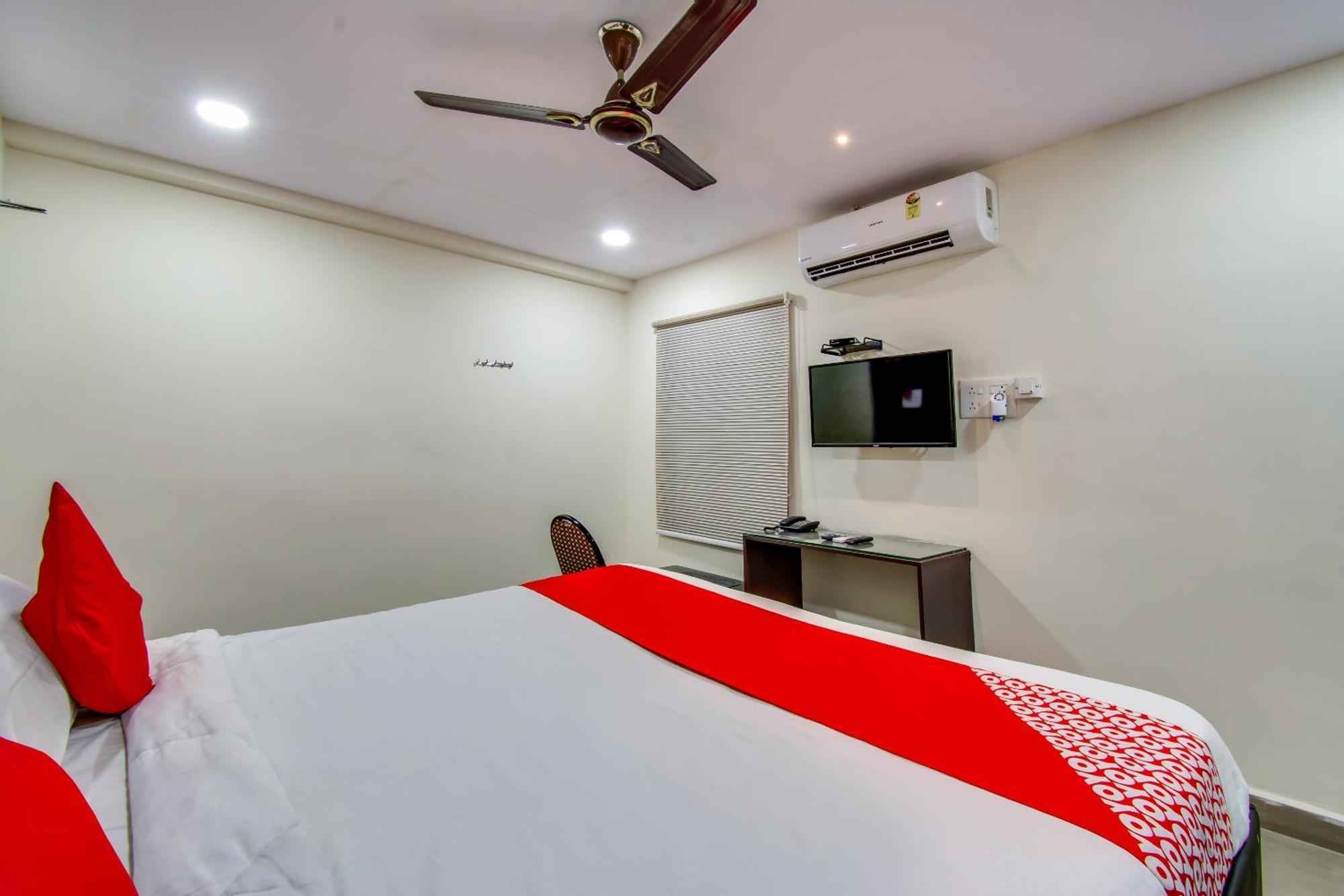 Oyo Akshaya Inn Vijayawāda Buitenkant foto
