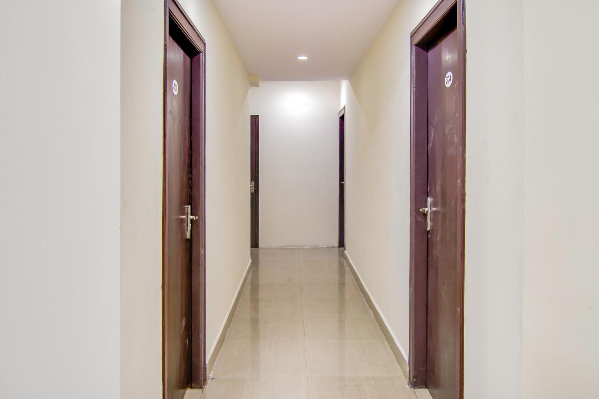 Oyo Akshaya Inn Vijayawāda Buitenkant foto