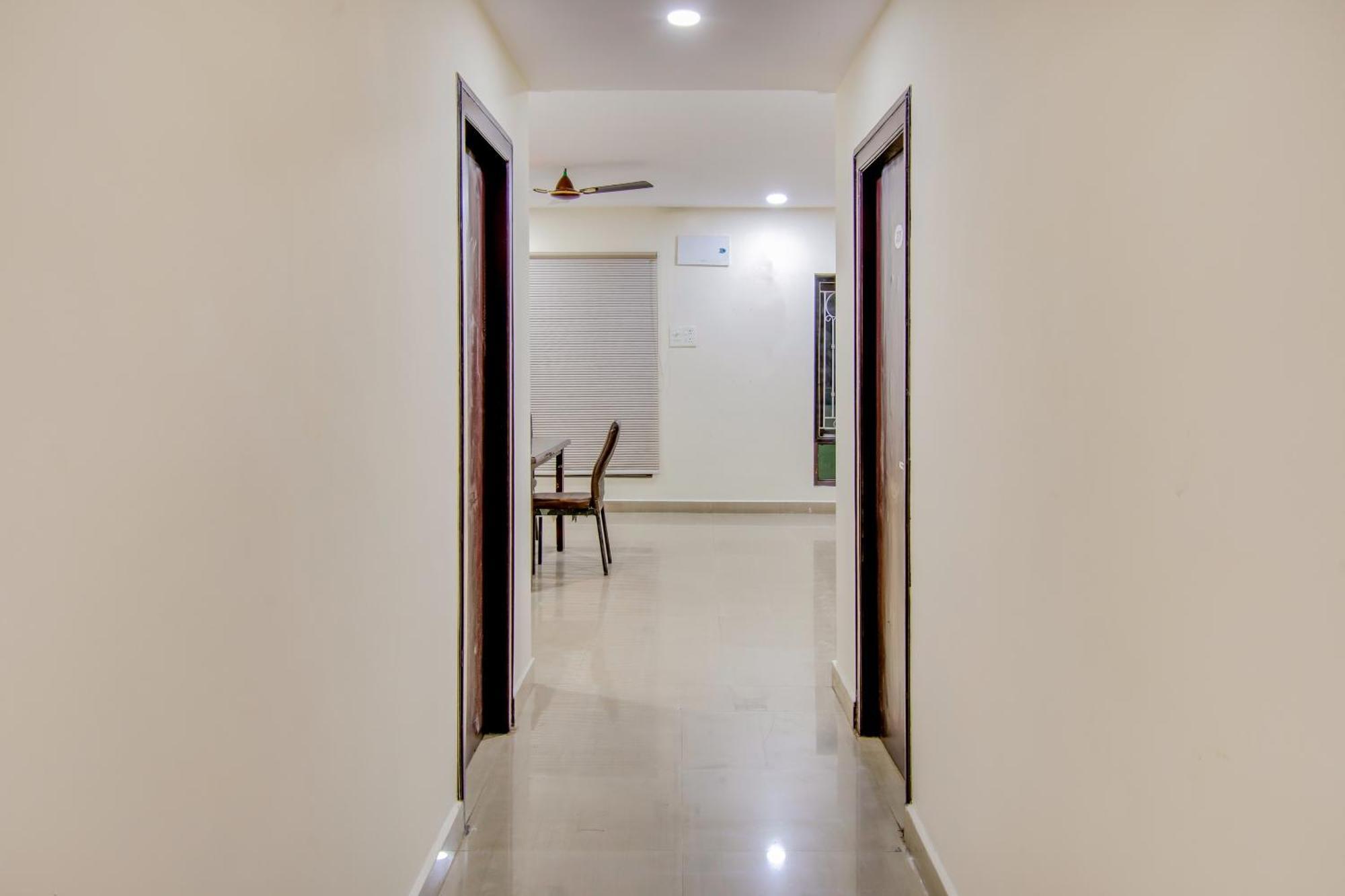 Oyo Akshaya Inn Vijayawāda Buitenkant foto