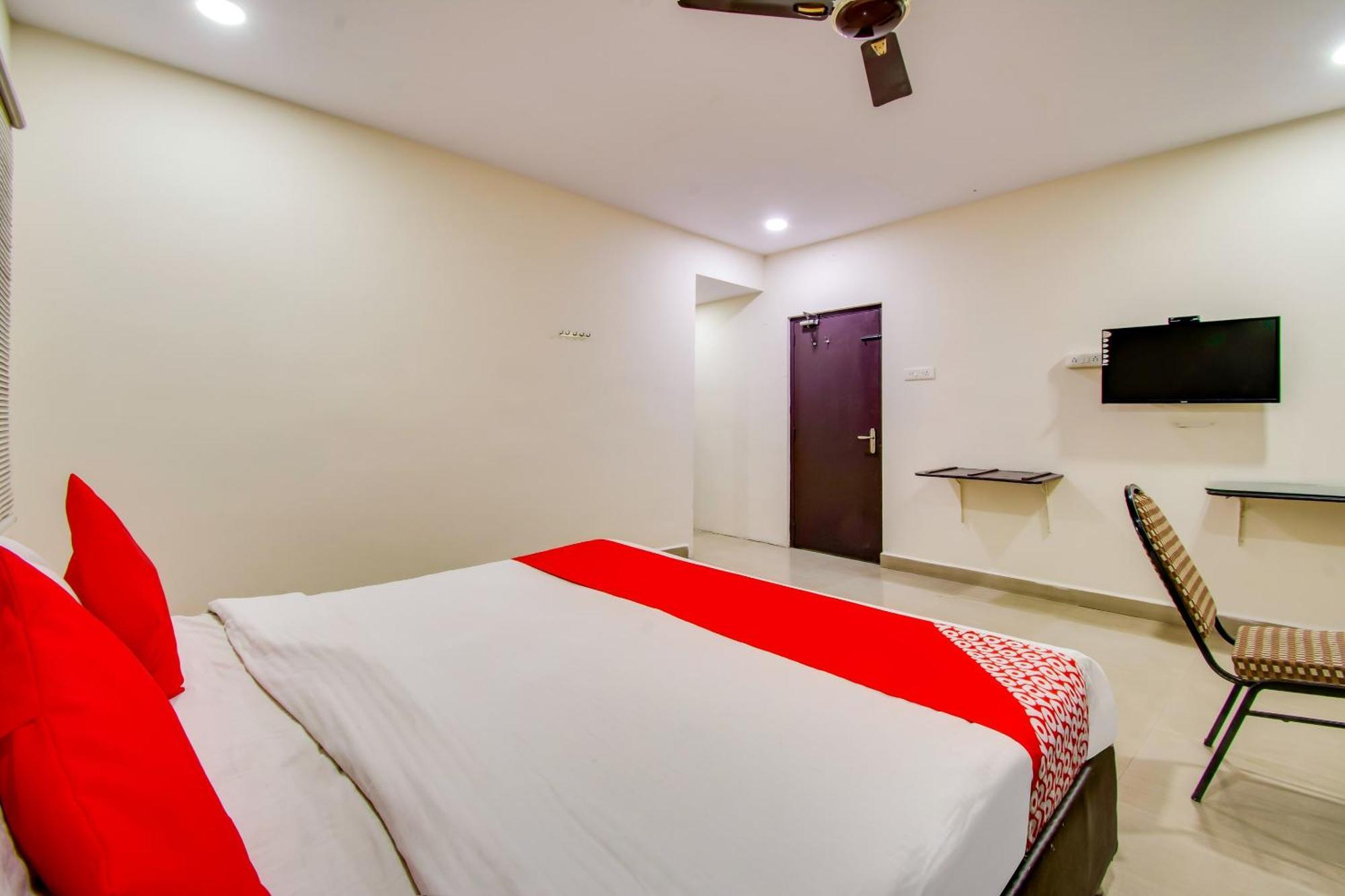Oyo Akshaya Inn Vijayawāda Buitenkant foto