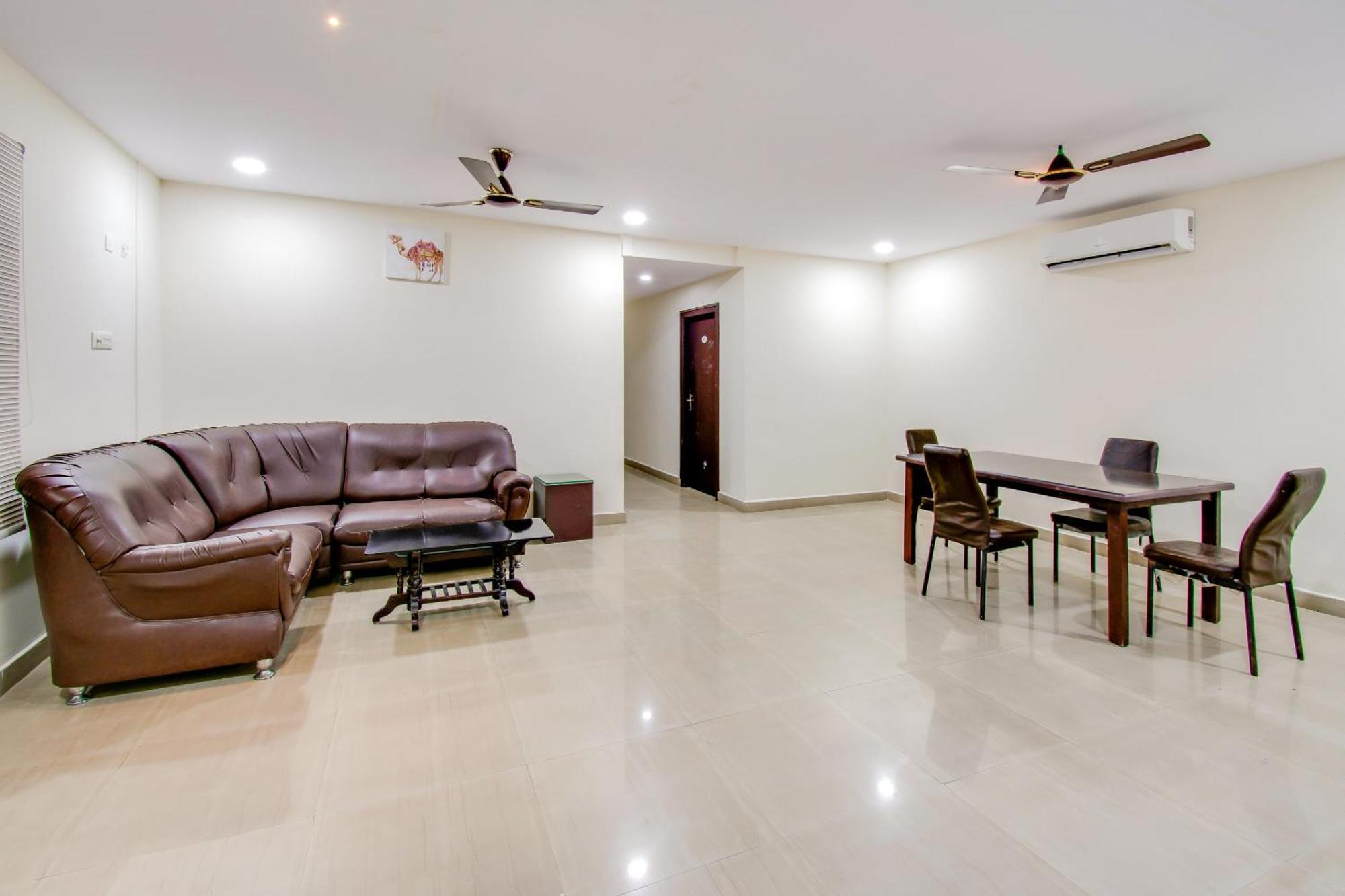 Oyo Akshaya Inn Vijayawāda Buitenkant foto
