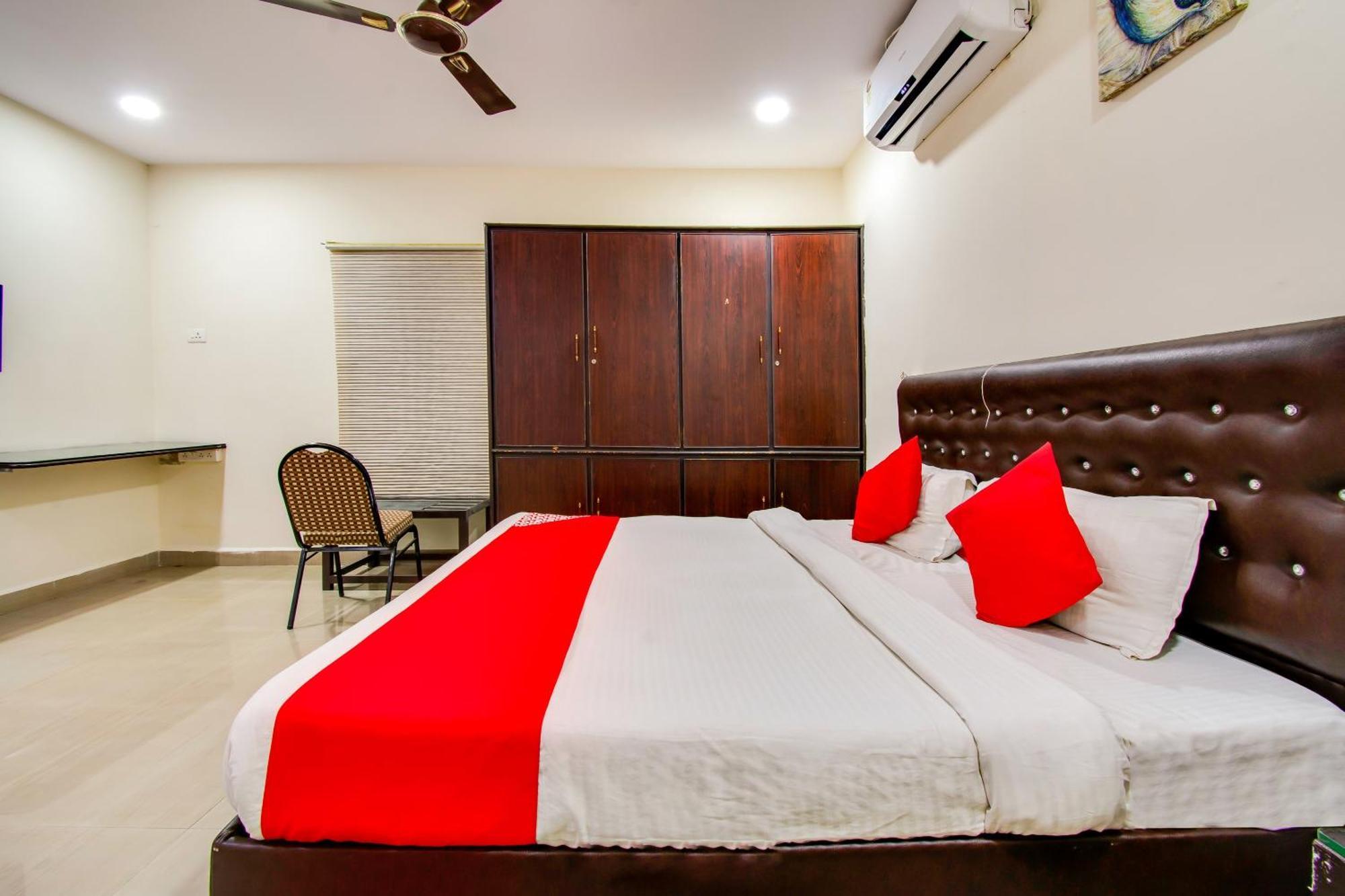 Oyo Akshaya Inn Vijayawāda Buitenkant foto