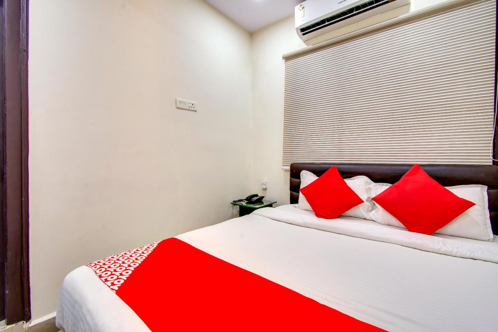 Oyo Akshaya Inn Vijayawāda Buitenkant foto